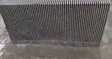 贵阳芝麻白毛板荒料切割