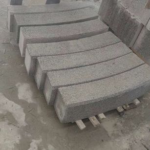 贵阳芝麻白弧形路牙石