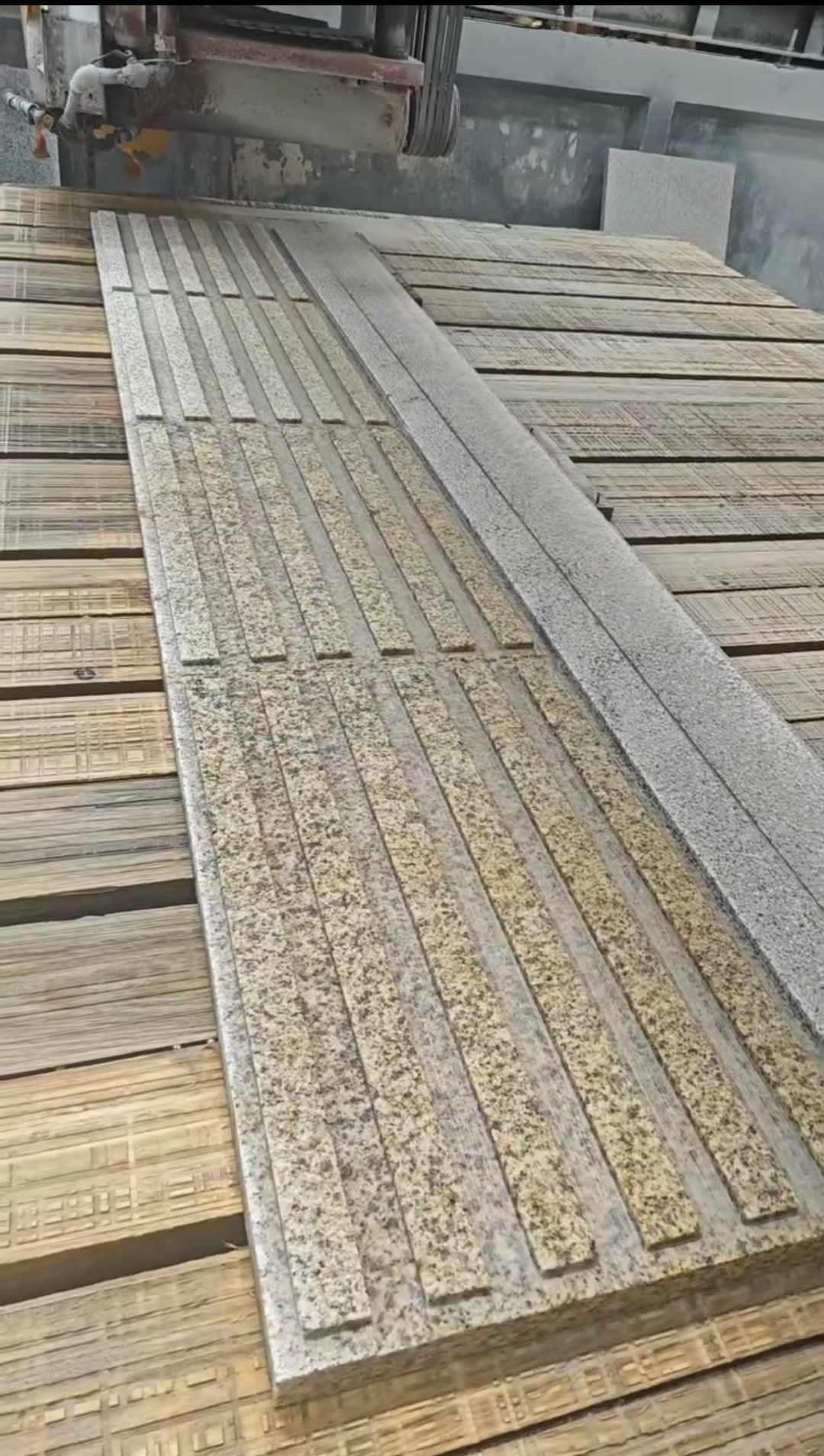 贵阳黄金麻盲道石 盲条