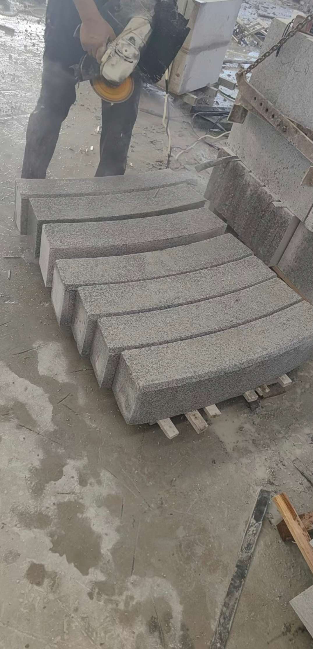 贵阳芝麻白弧形路牙石