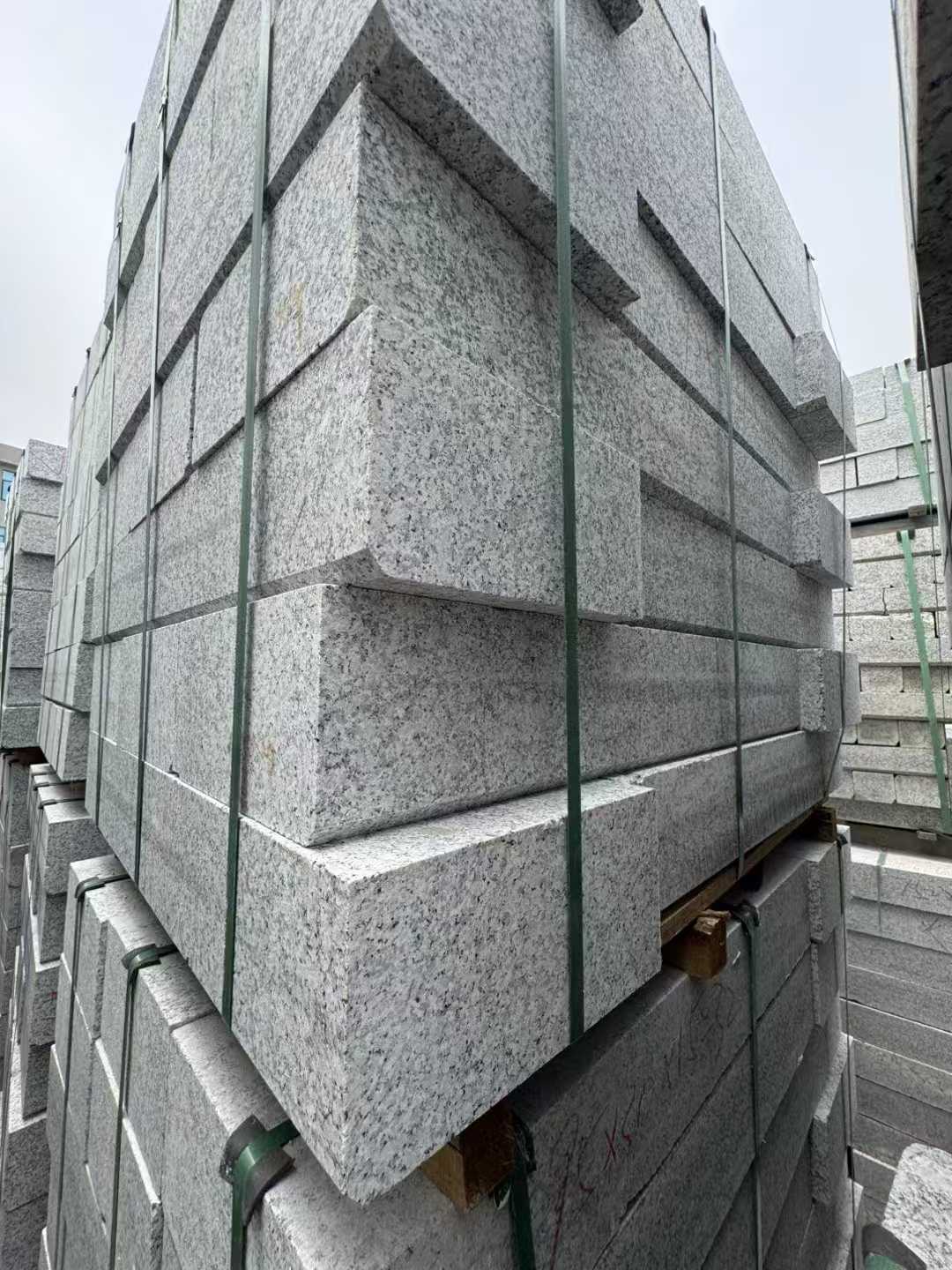 贵阳芝麻白路牙石 马路牙子