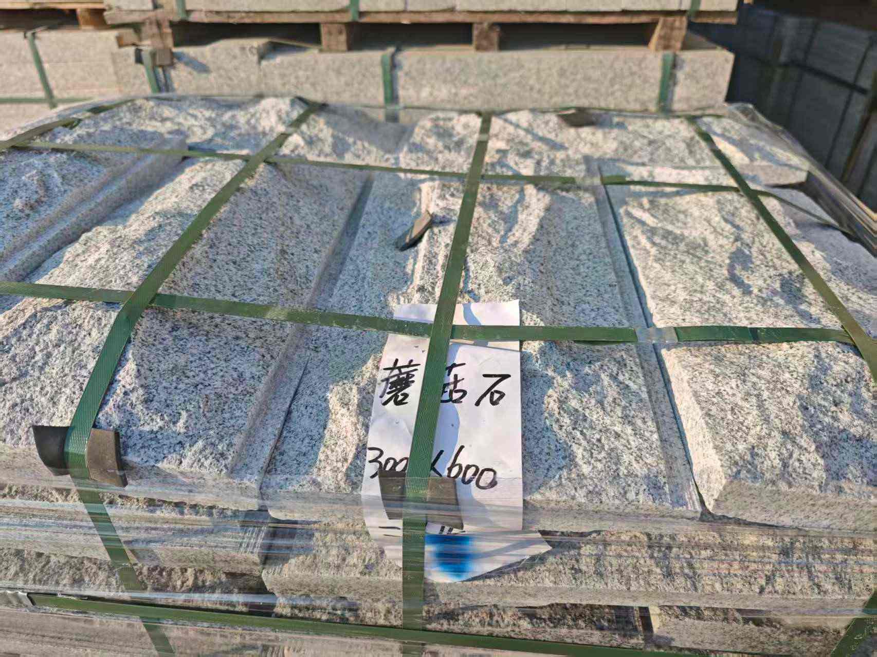 贵阳芝麻白蘑菇石，自然面