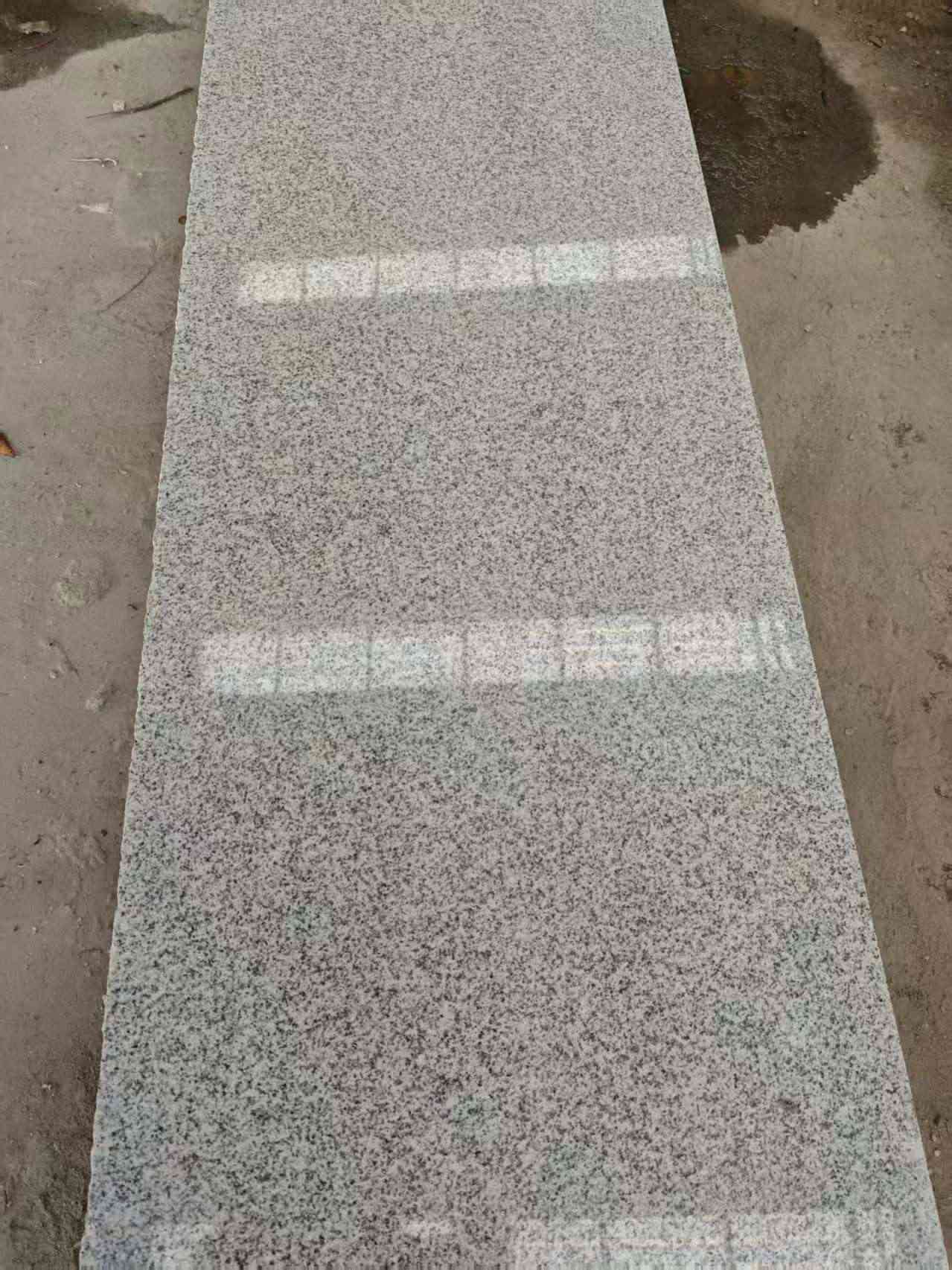 贵阳芝麻白光面毛板